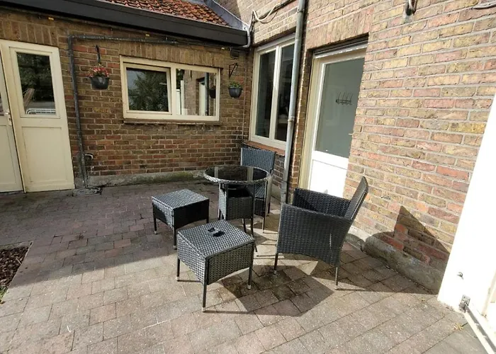 D'ereplatse Nyaraló *