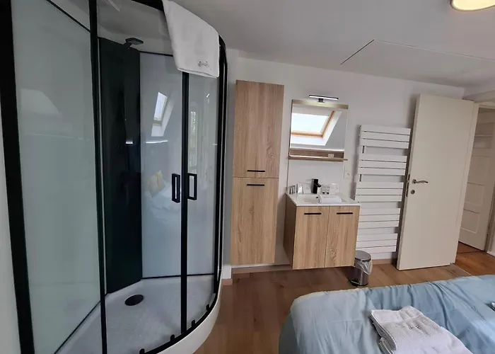 D'ereplatse Nyaraló *